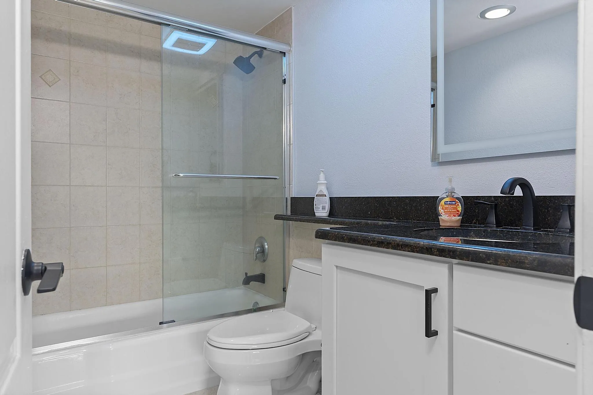 2900 NE 30th St - # 8J - 137