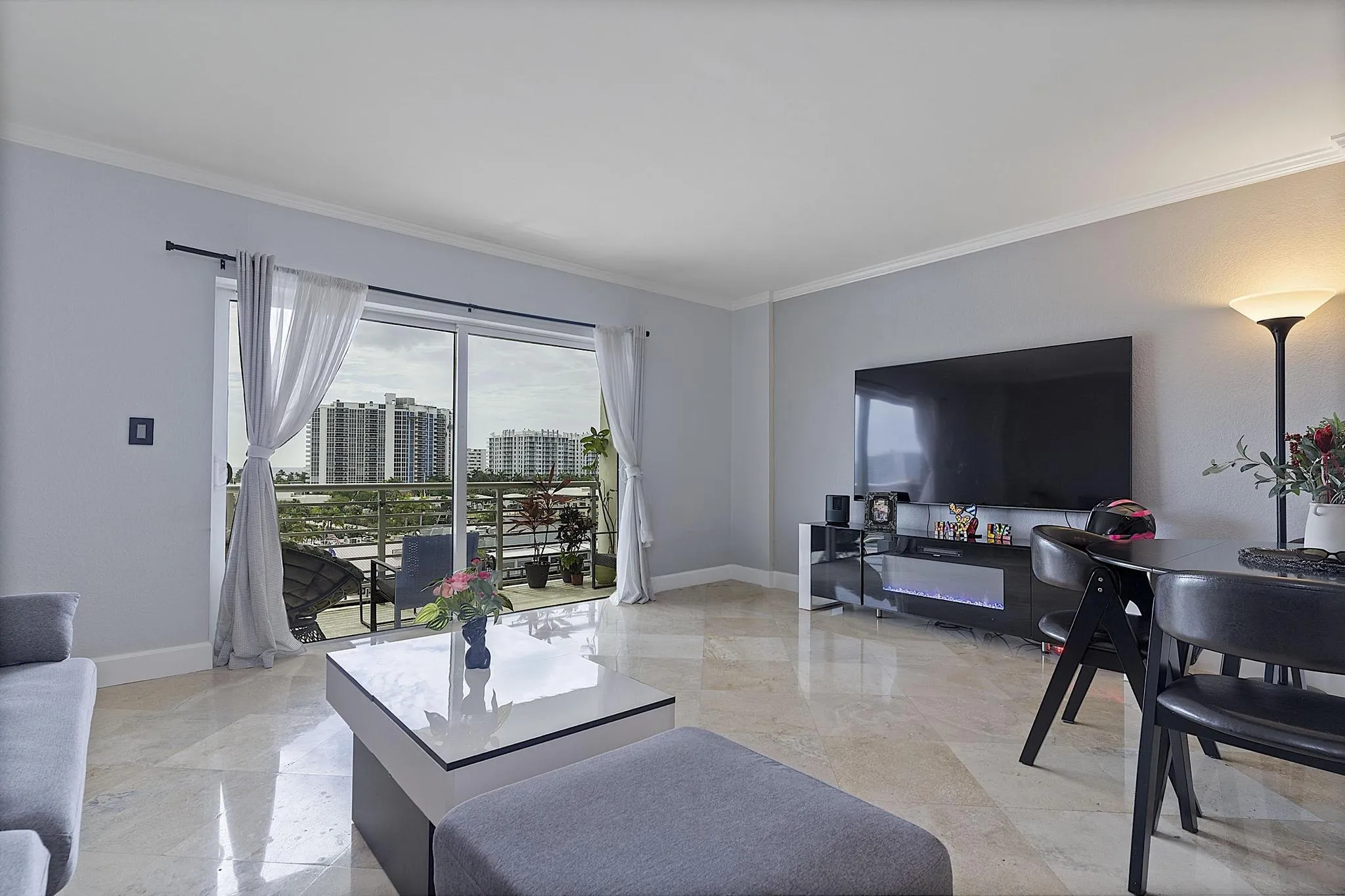 2900 NE 30th St - # 8J - 120