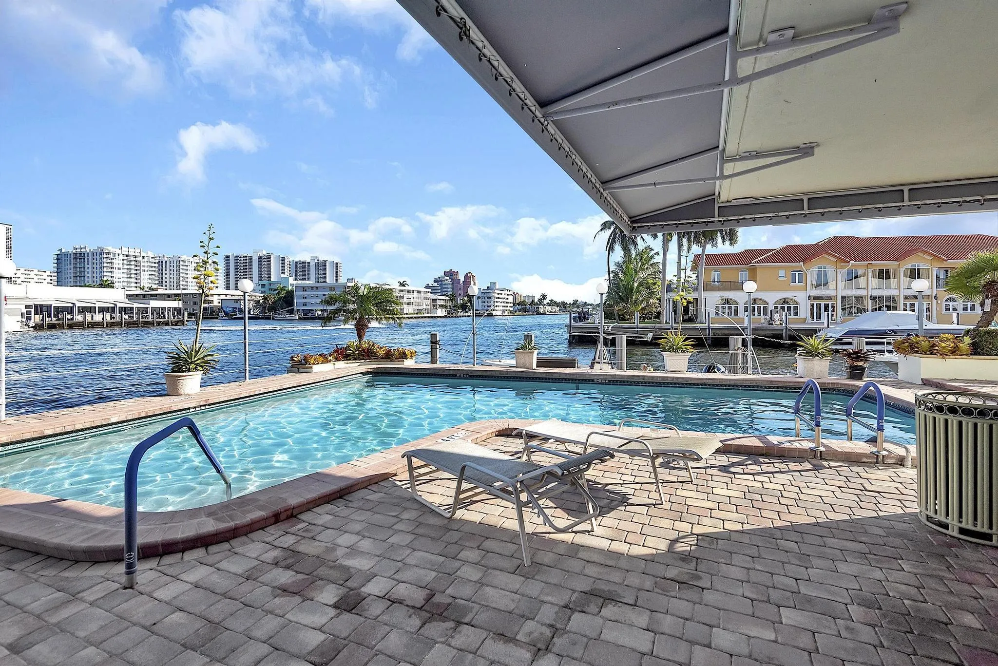 2900 NE 30th St - # 8J - 225