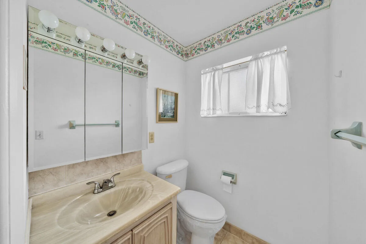 13 Half Bath (2)