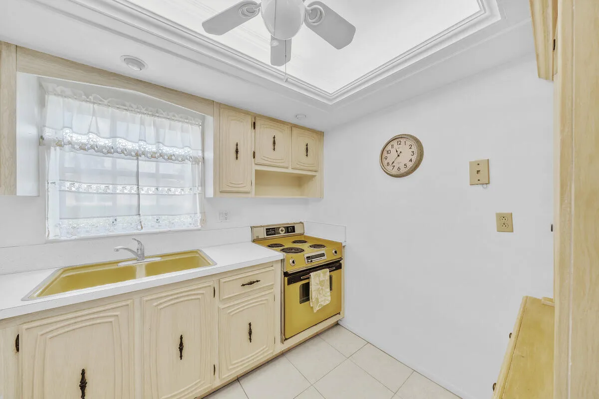 9 Kitchen (2)