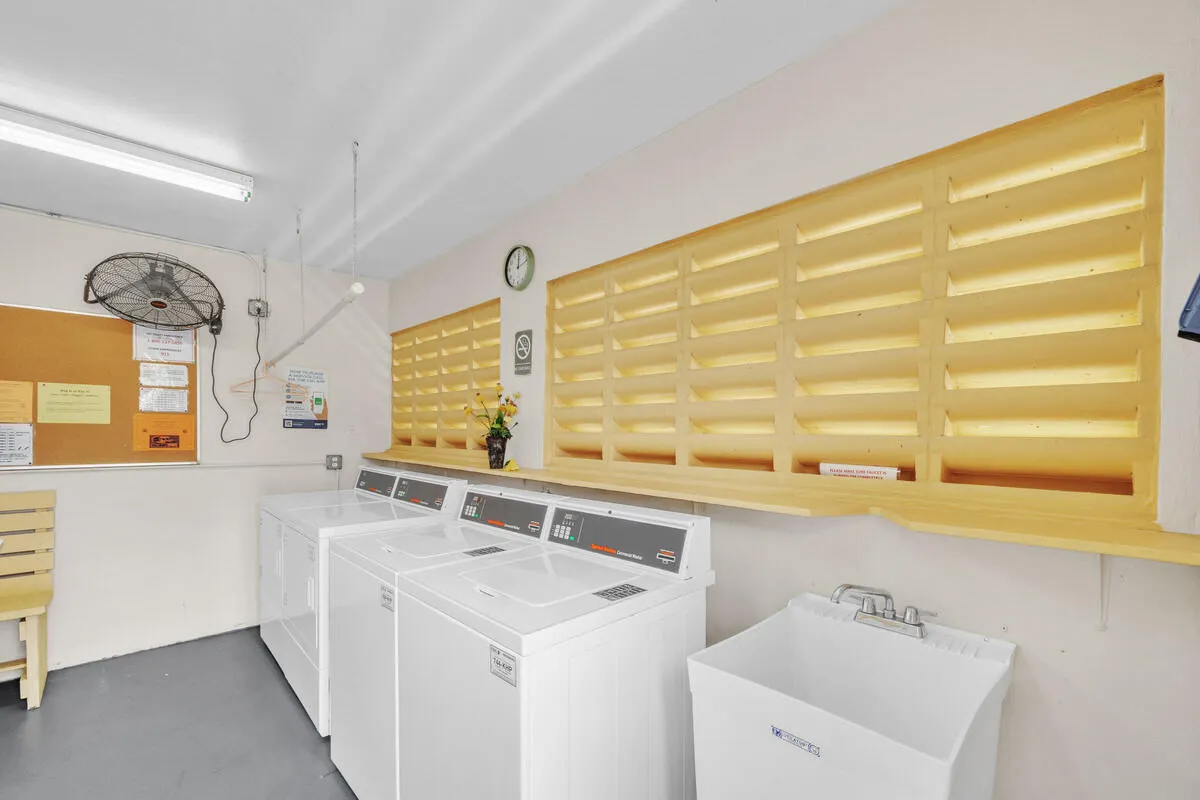 16 Shared Laundry Room (3)