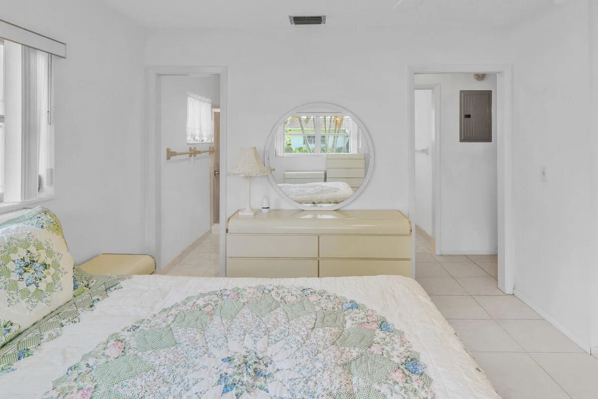 10 Bedroom (5)