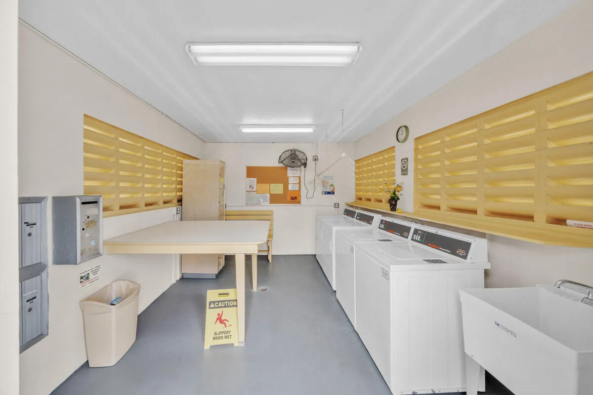 16 Shared Laundry Room (2)