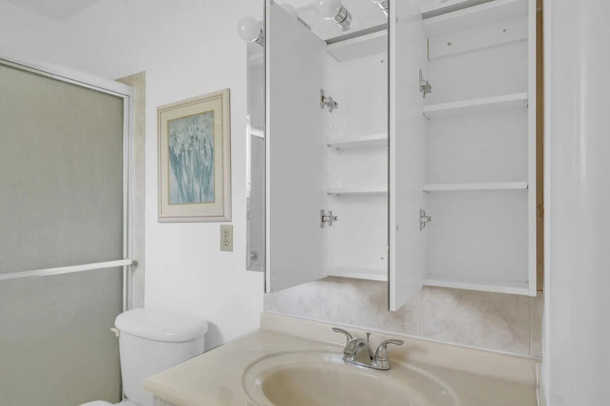 11 Full Bath (2)