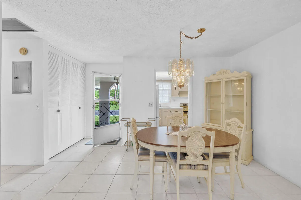 8 Dining Area (1)