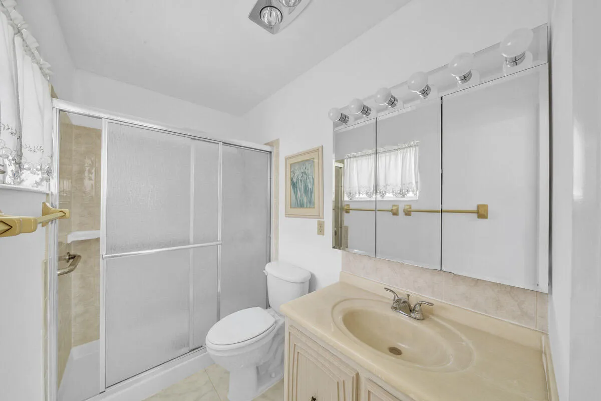 11 Full Bath (1)