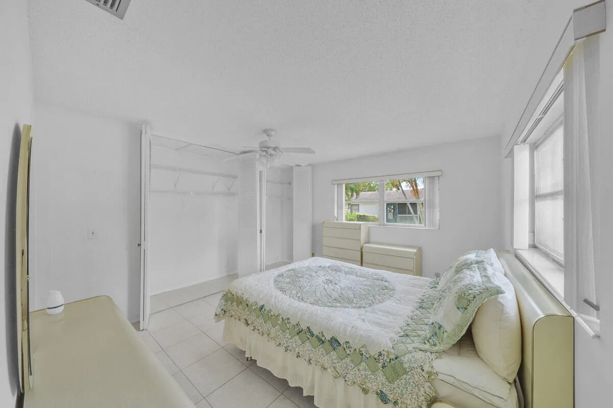 12 Walk-In Closets (1)