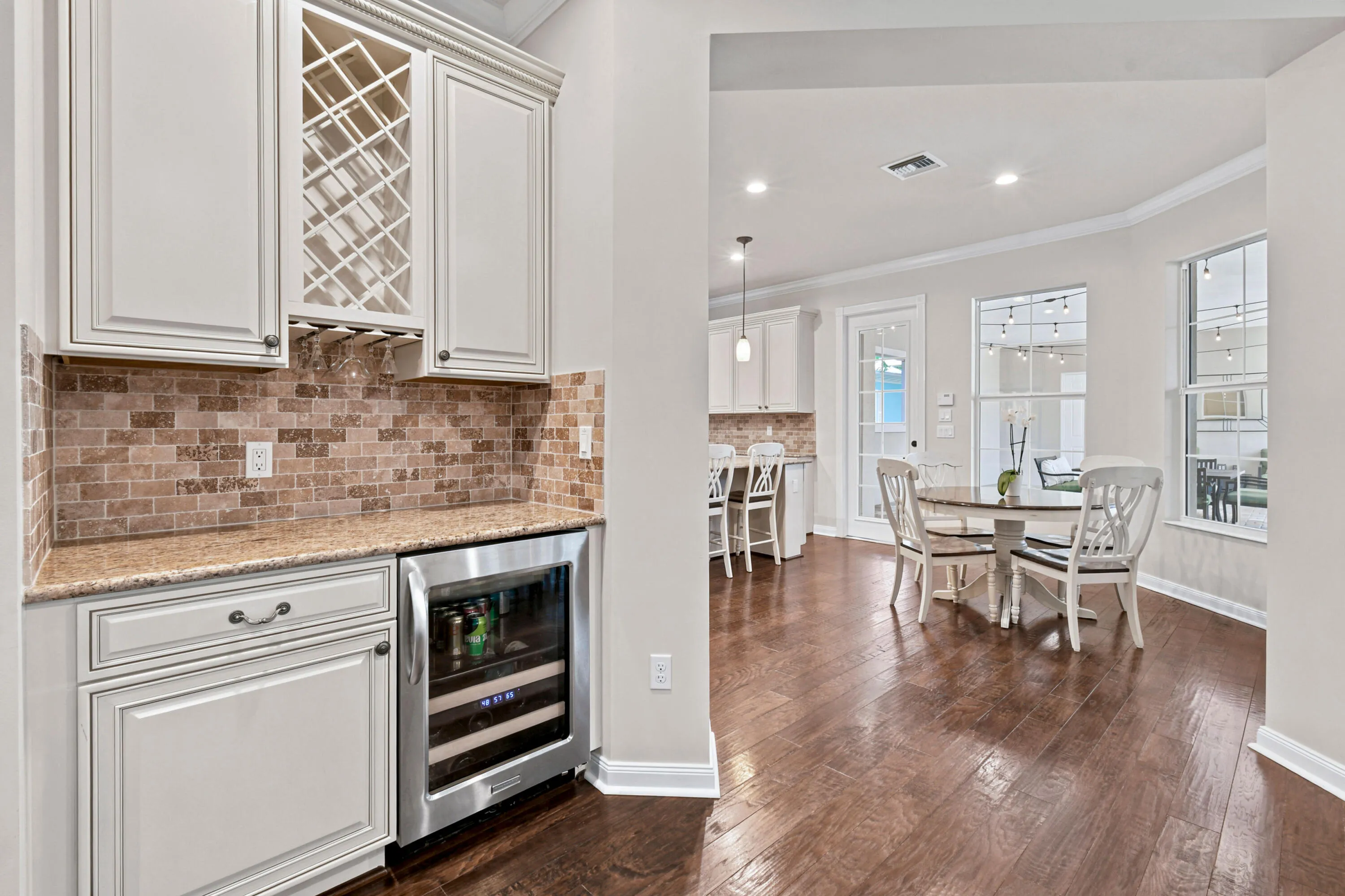 Bar/Breakfast Nook