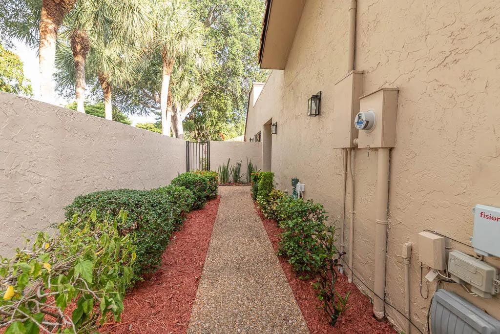 20250813-6876 Palmar Court-0014