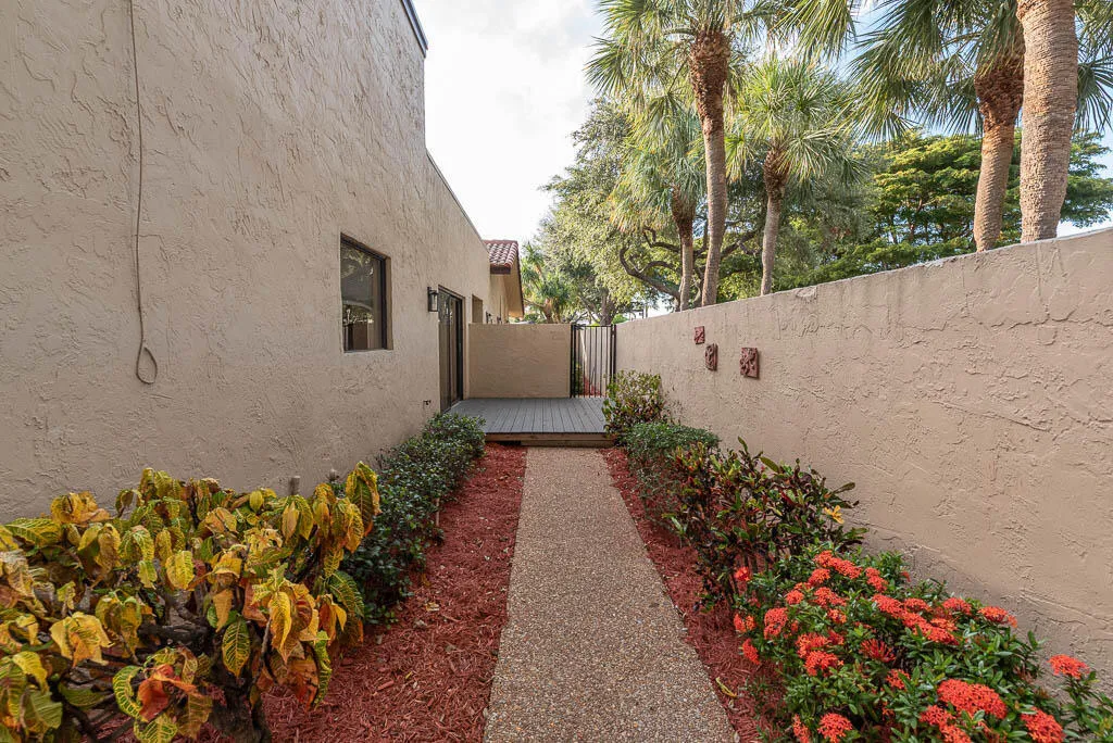 20250813-6876 Palmar Court-0020