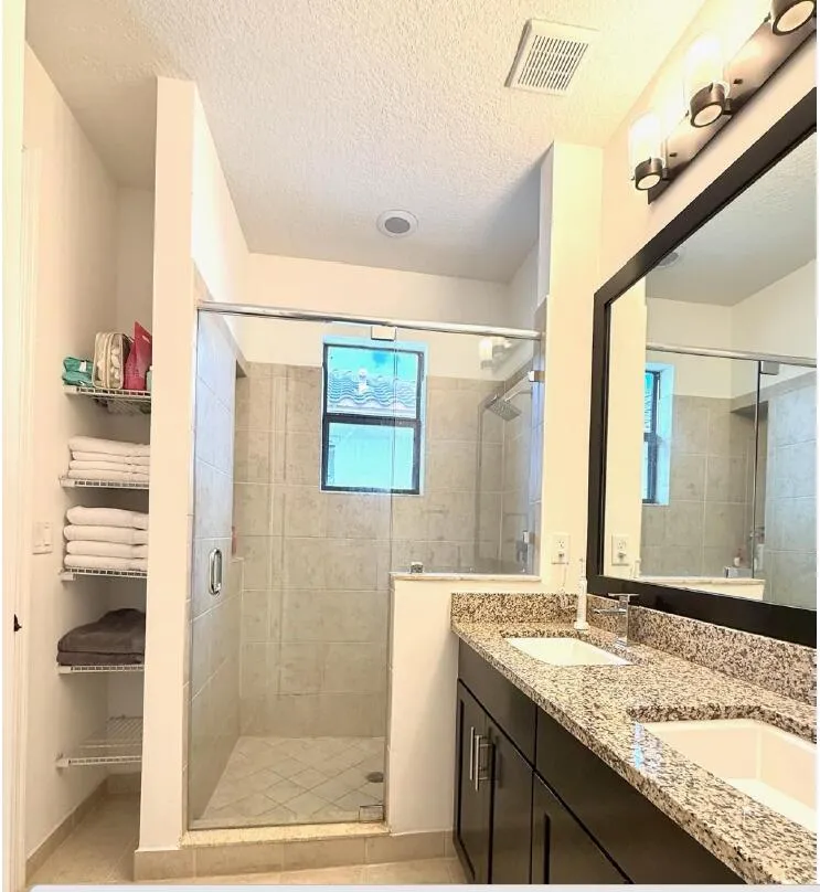 Master bathroom 2