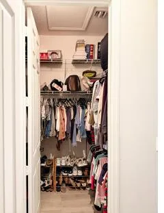 Master closet 1
