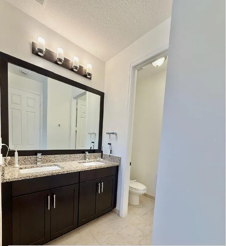 Master bathroom 3