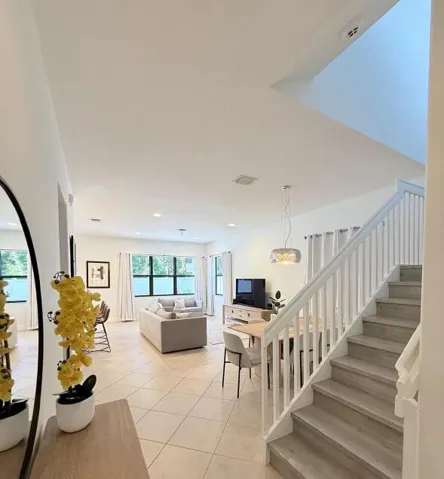 Foyer 6