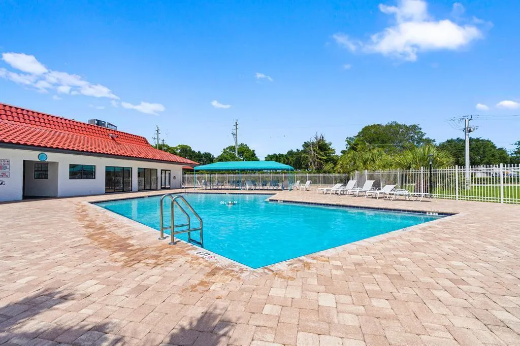 2700 Casita 214 POOL II