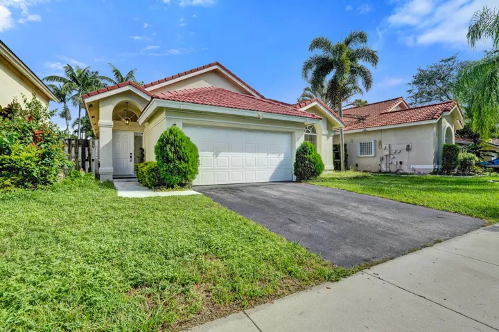 Coral Lakes Estates