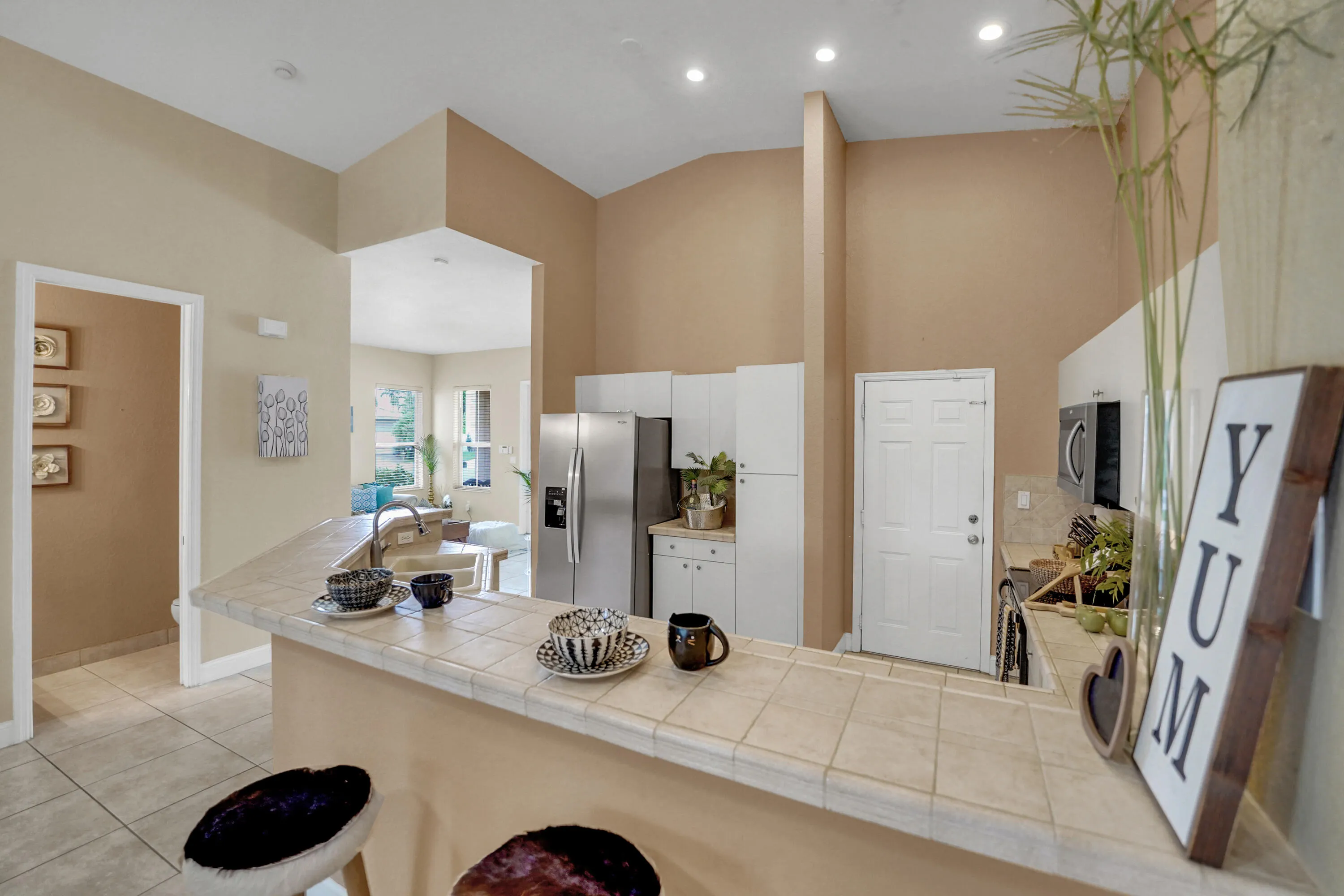 ample kitchen space to cook a nice meal