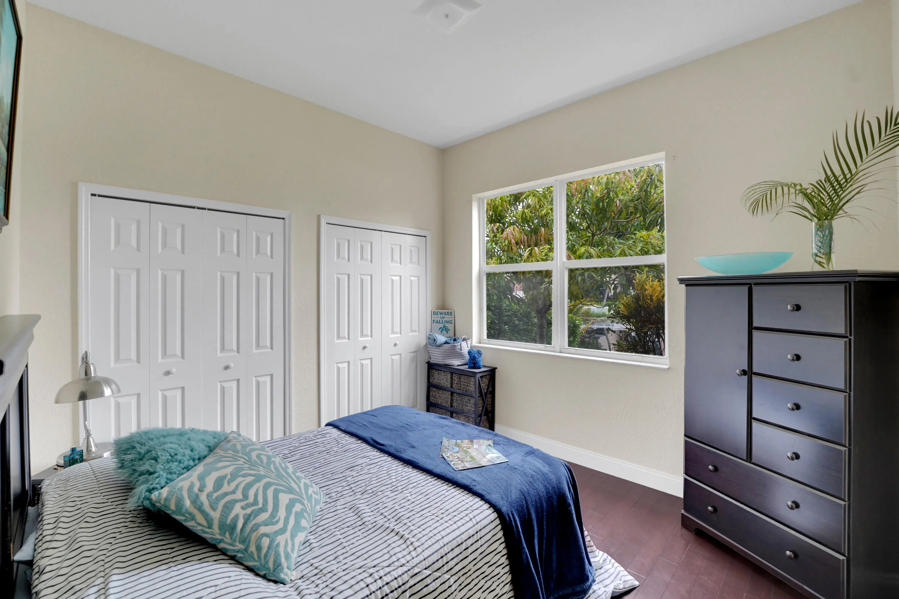 bedroom 2 with a view