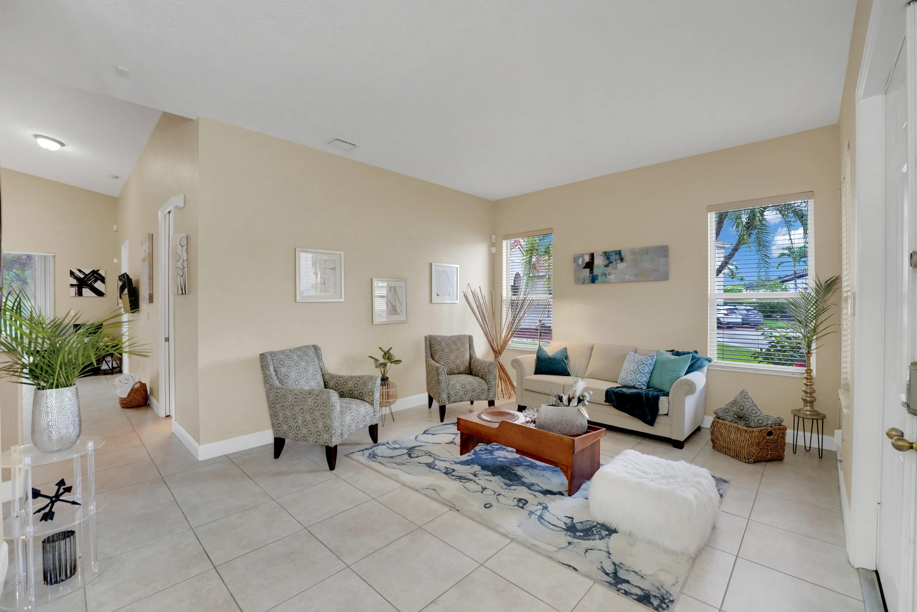 Entrance living room