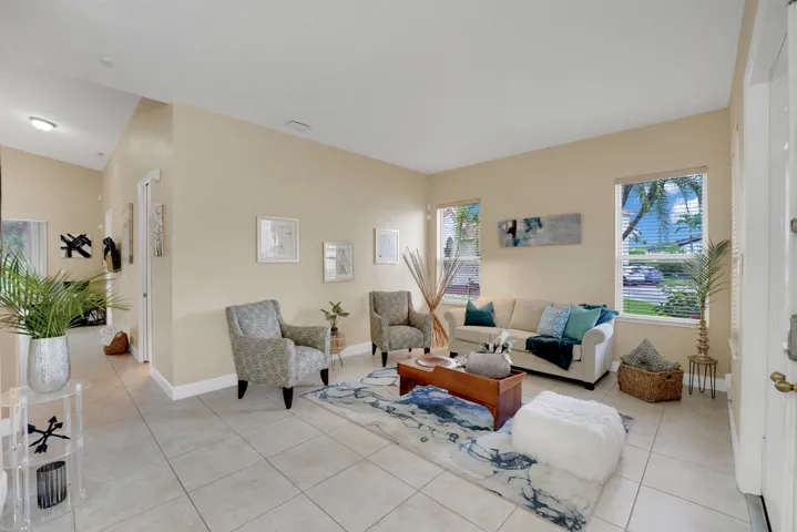 Entrance living room