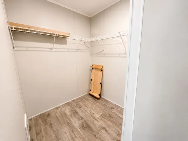Bright Empty Walk-In Closet with Wire​​‌​​​​‌​​‌‌​‌‌​​​‌‌​‌​‌​‌​​​‌​​ Sh