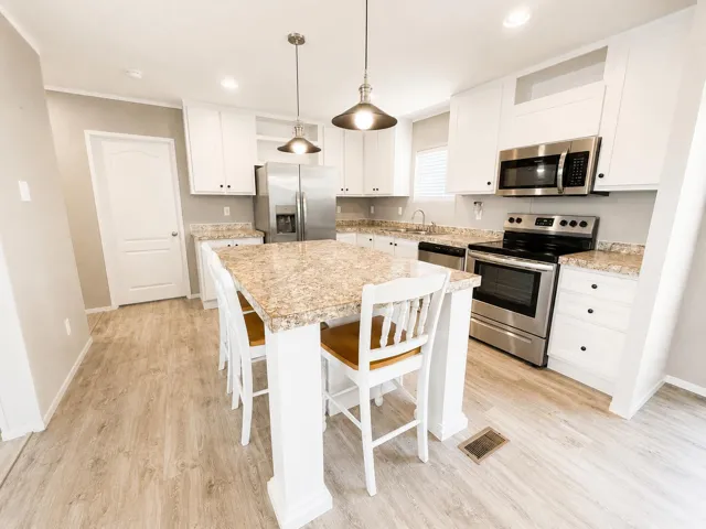 Bright Modern Farmhouse Kitchen