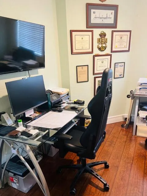 Den Office