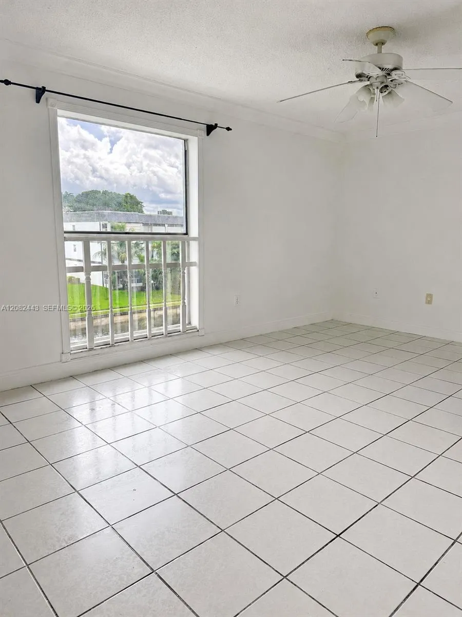 Actual vacant condition – primary bedroom