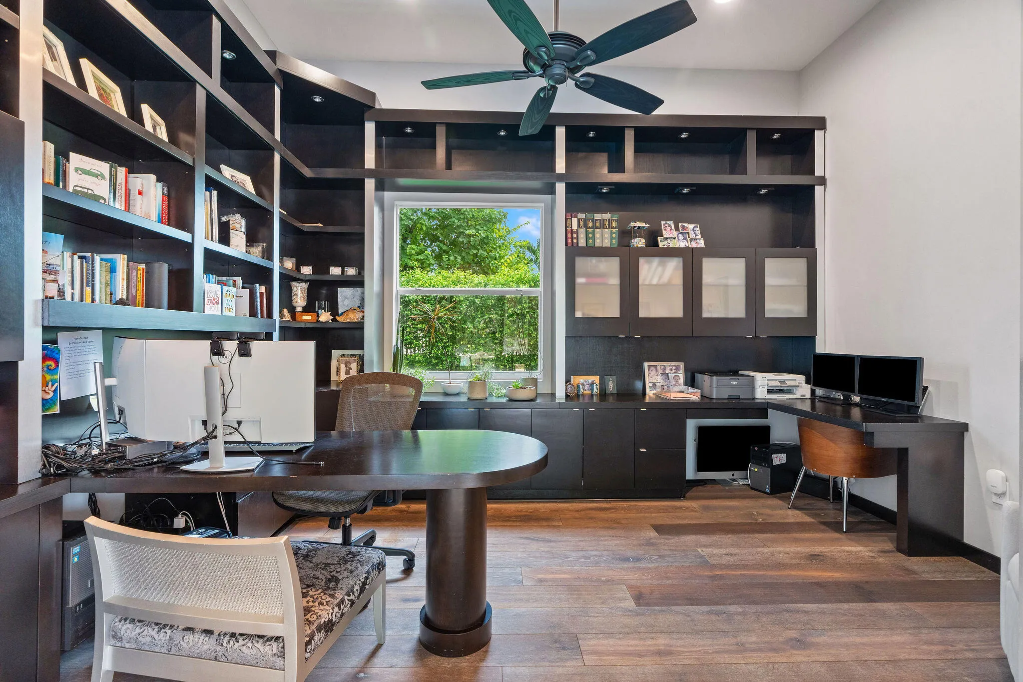 EXECUTIVE OFFICE