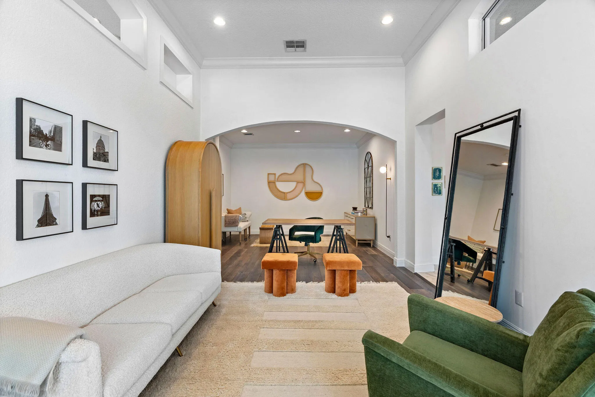 LOUNGE AREA