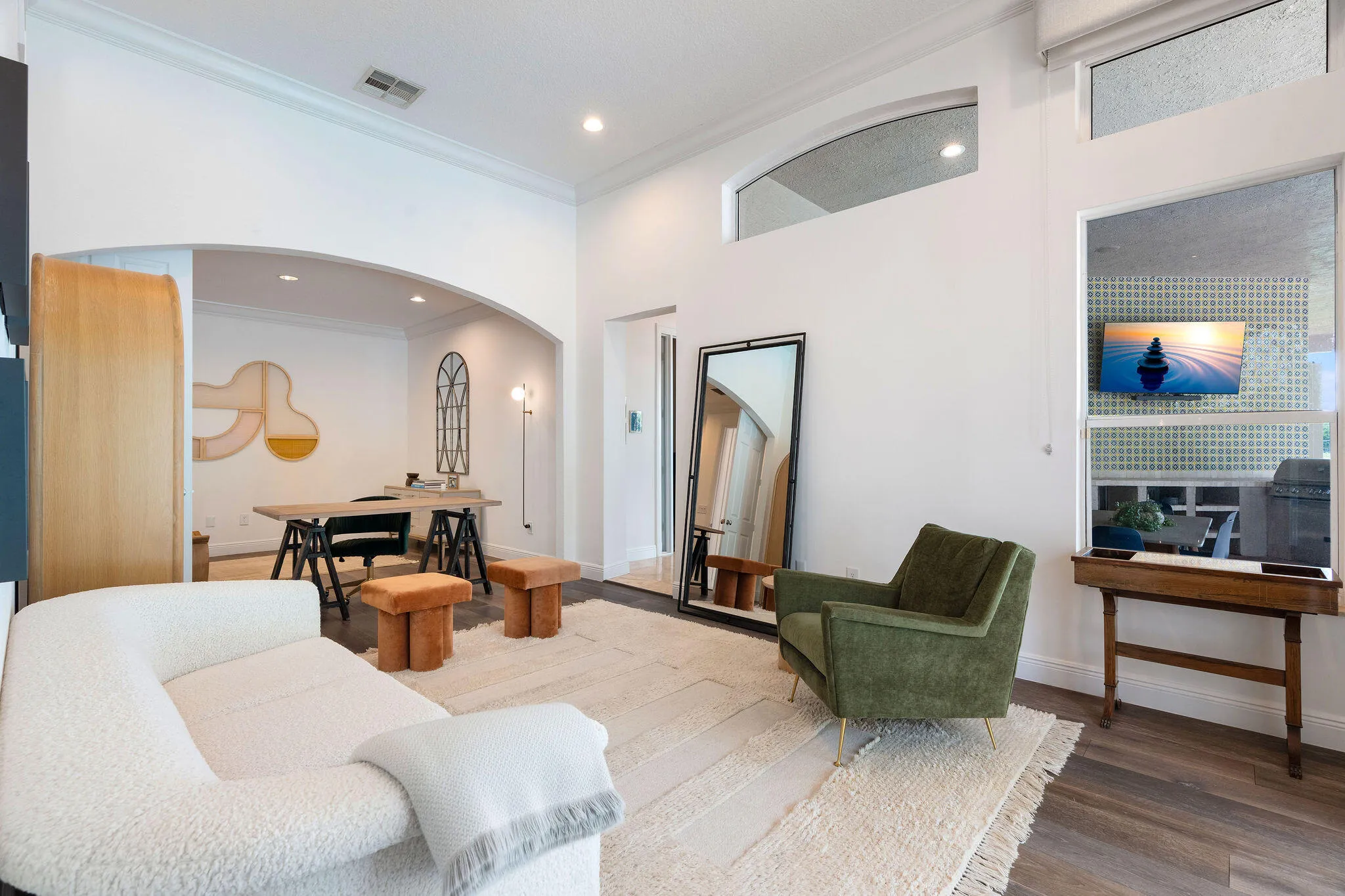 LOUNGE AREA