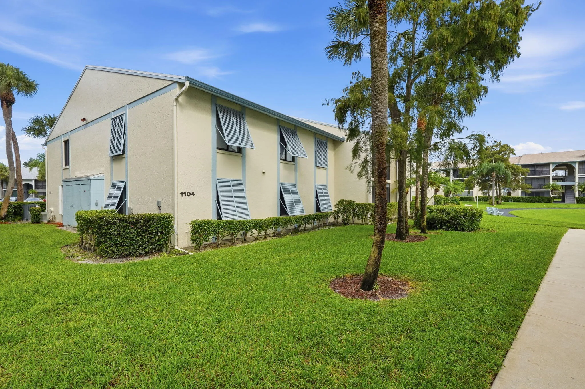 38-web-or-mls-1104_Green_Pine_Boulevard_