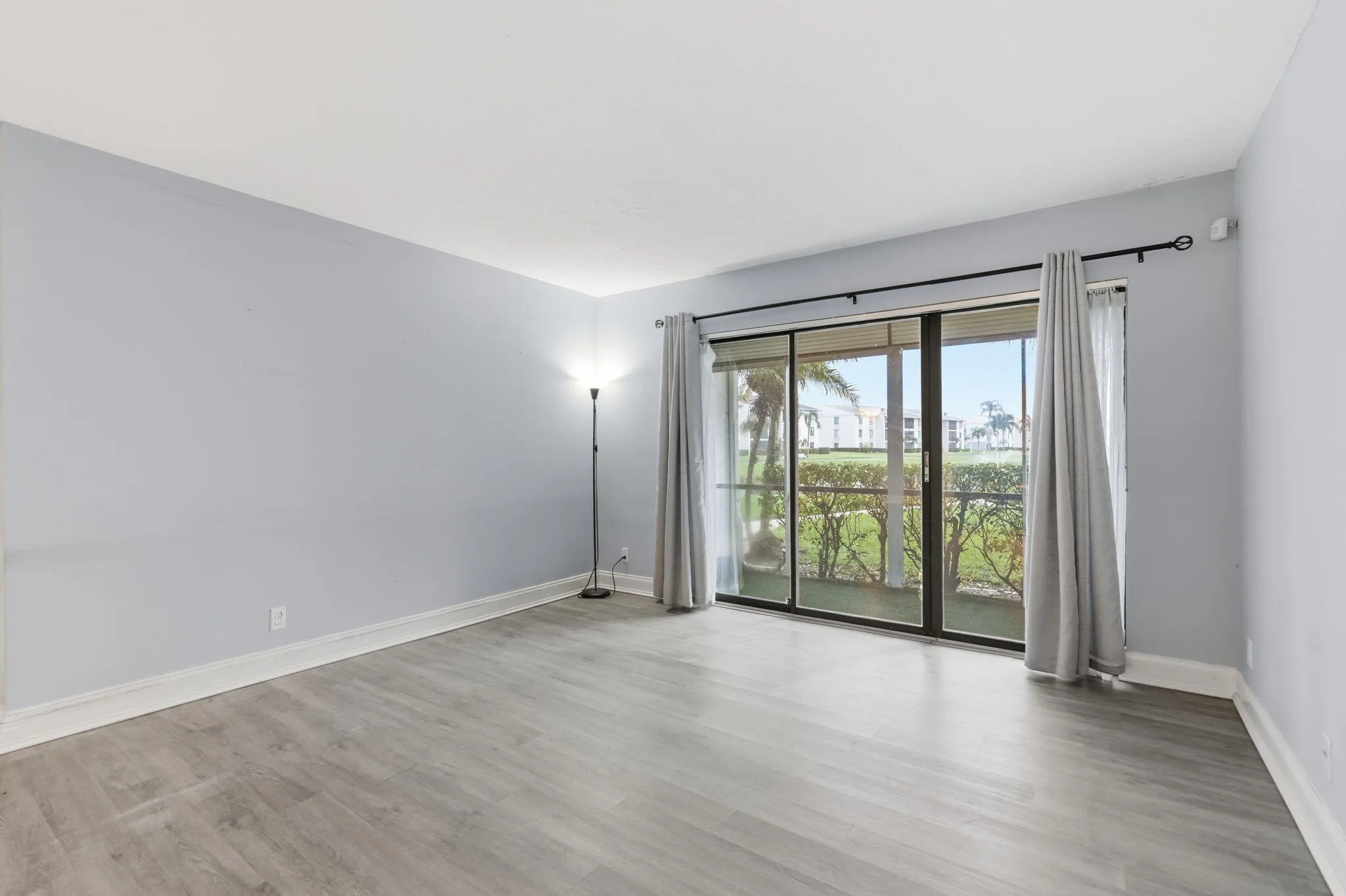 26-web-or-mls-1104_Green_Pine_Boulevard_