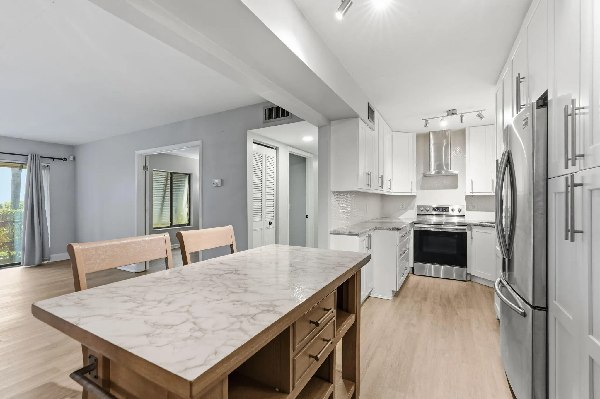 23-web-or-mls-1104_Green_Pine_Boulevard_