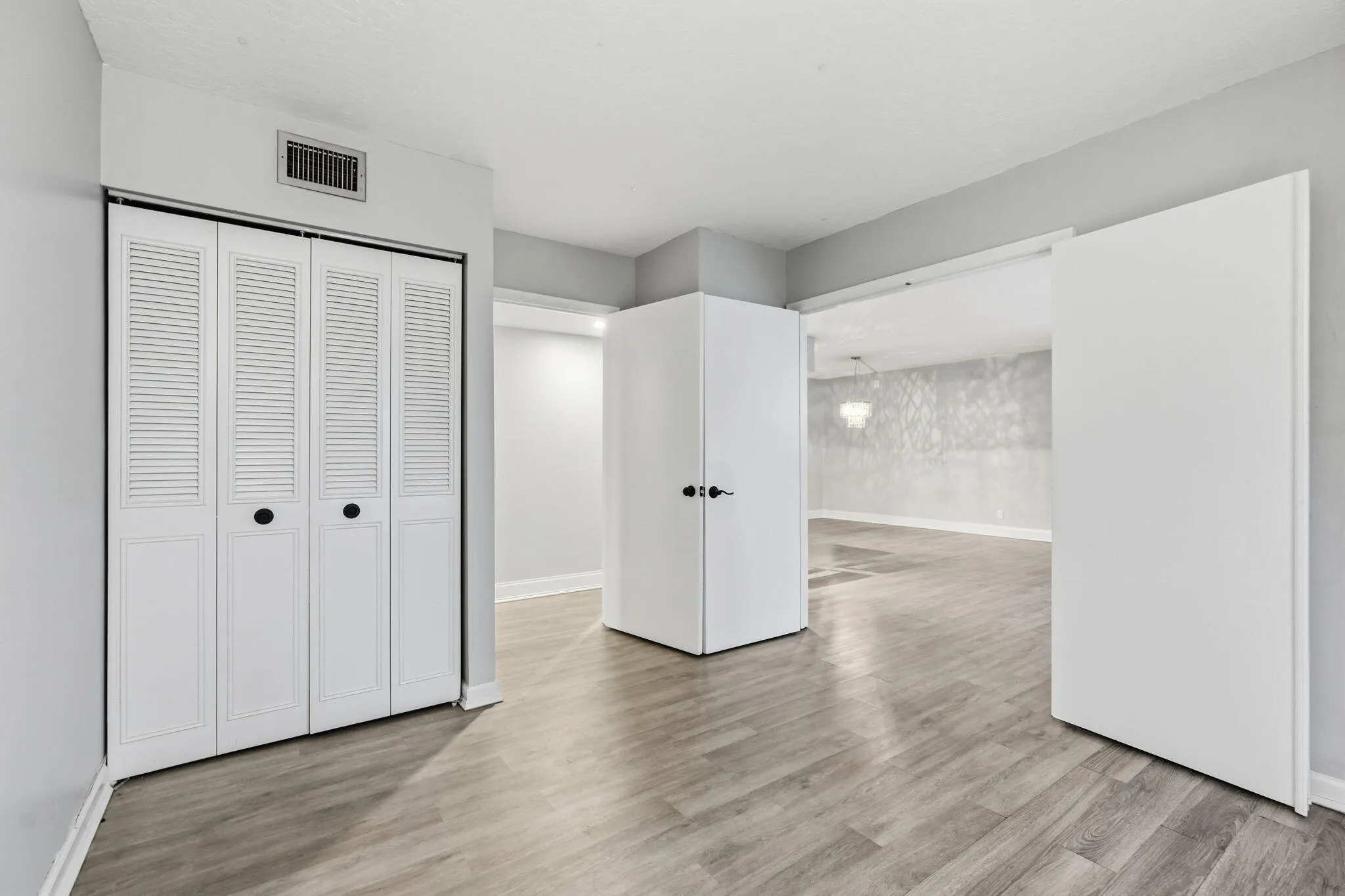 13-web-or-mls-1104_Green_Pine_Boulevard_