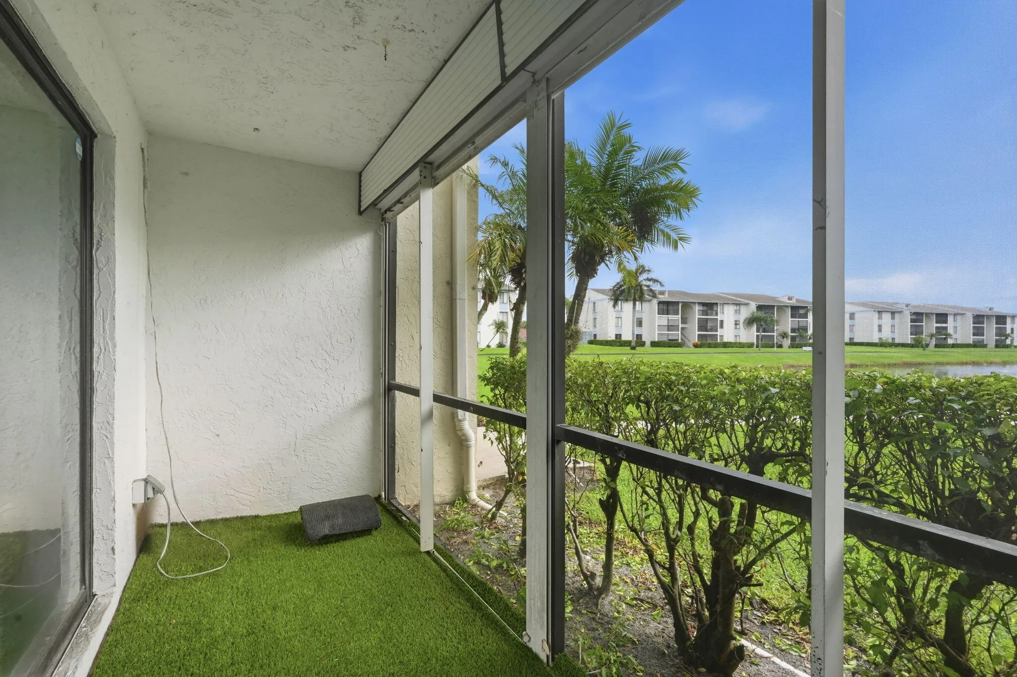30-web-or-mls-1104_Green_Pine_Boulevard_