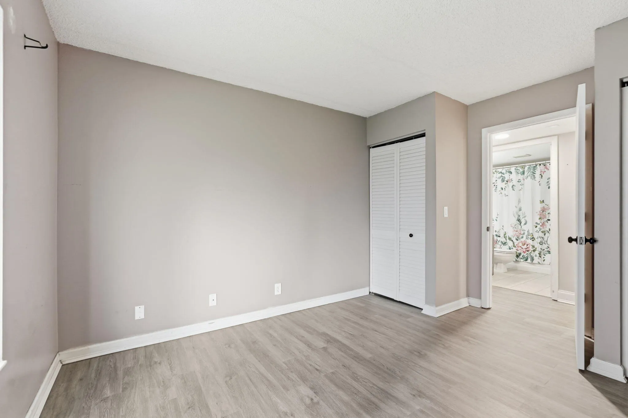 10-web-or-mls-1104_Green_Pine_Boulevard_