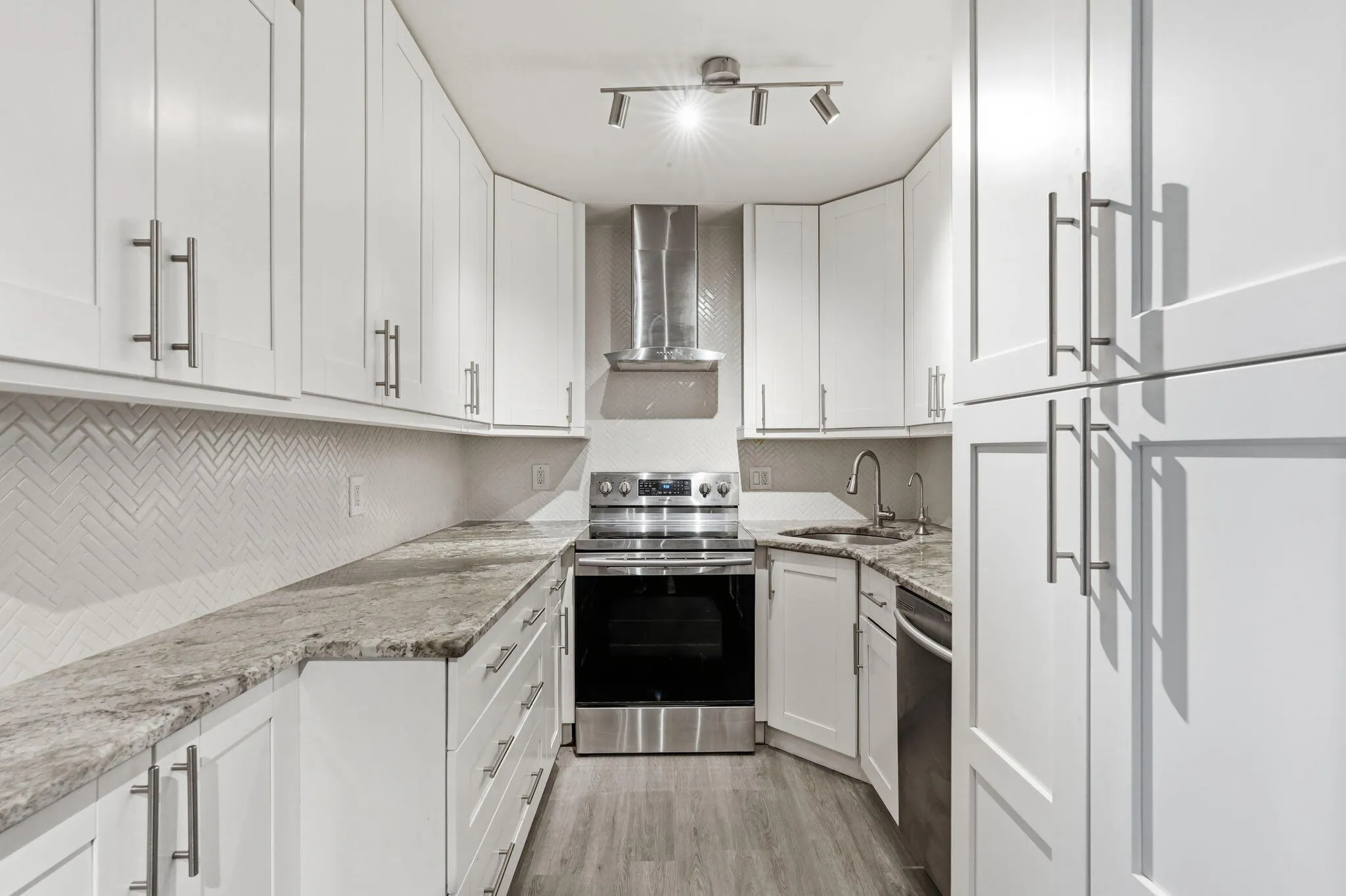 22-web-or-mls-1104_Green_Pine_Boulevard_