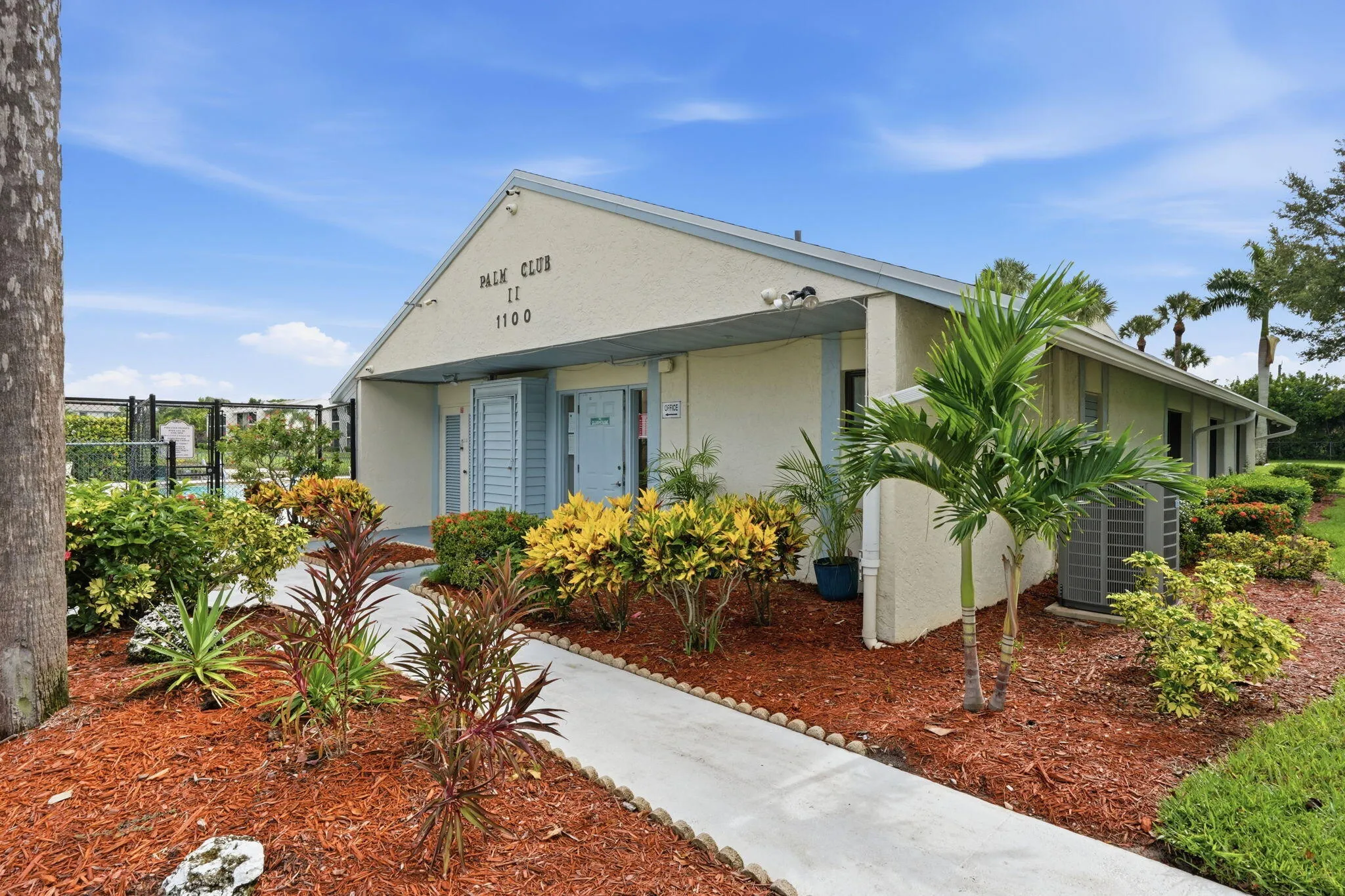 41-web-or-mls-1104_Green_Pine_Boulevard_