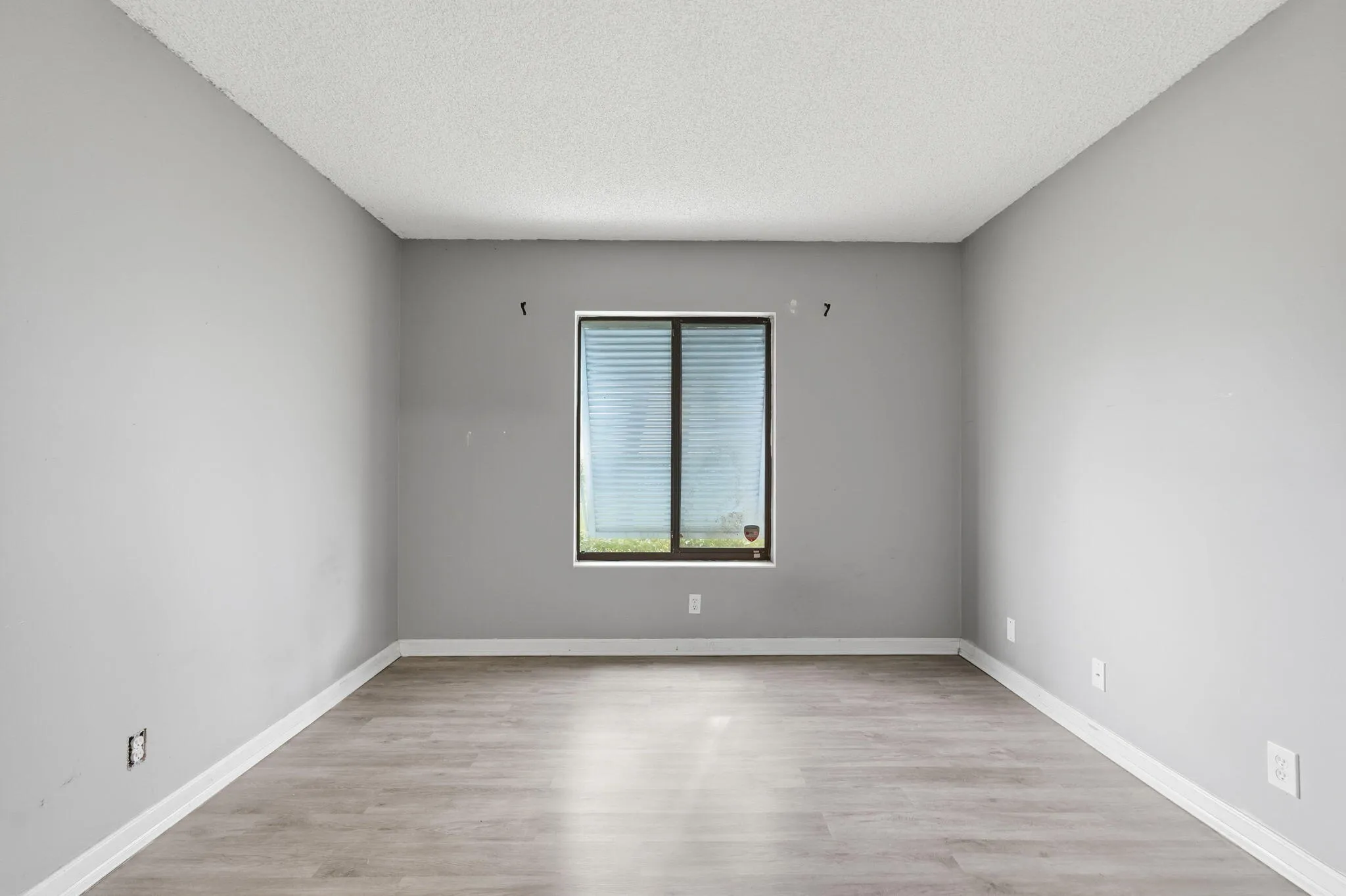 8-web-or-mls-1104_Green_Pine_Boulevard_U