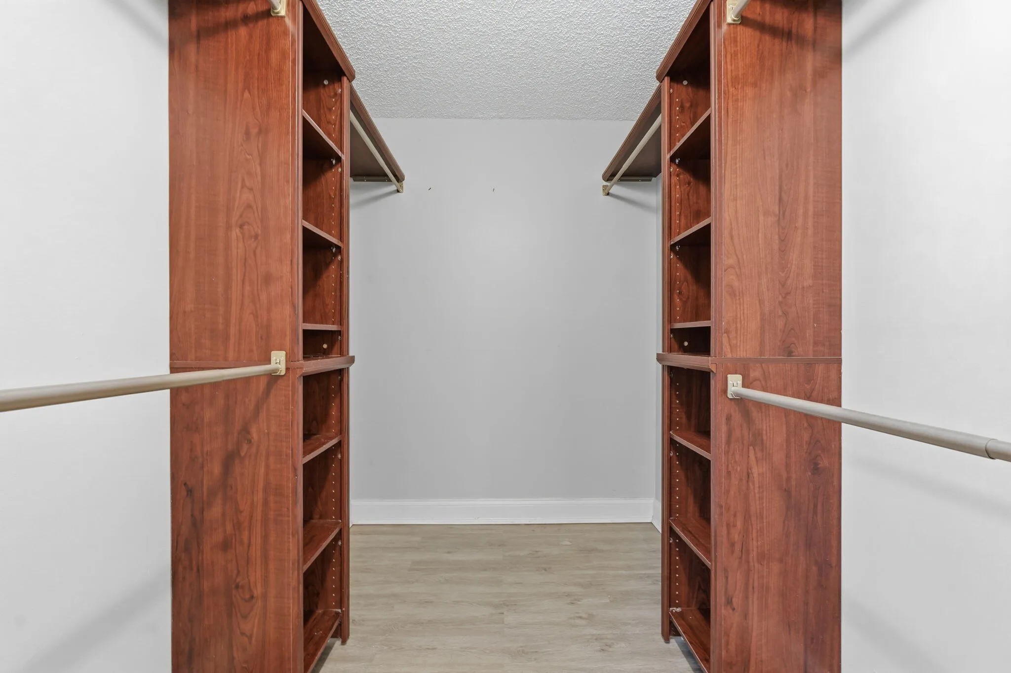 5-web-or-mls-1104_Green_Pine_Boulevard_U