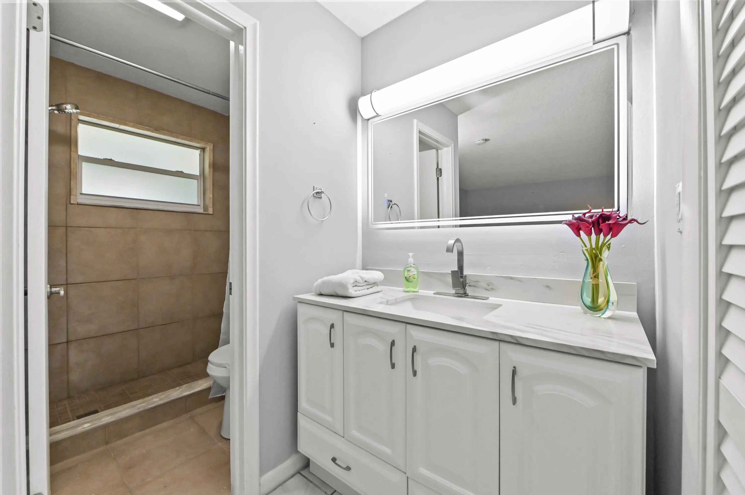 19 Bathroom 01