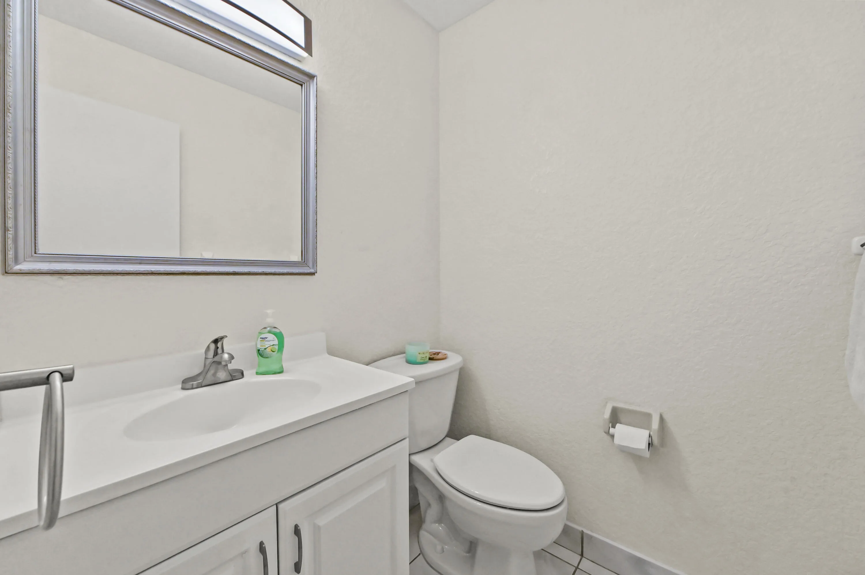 14 Bathroom 01