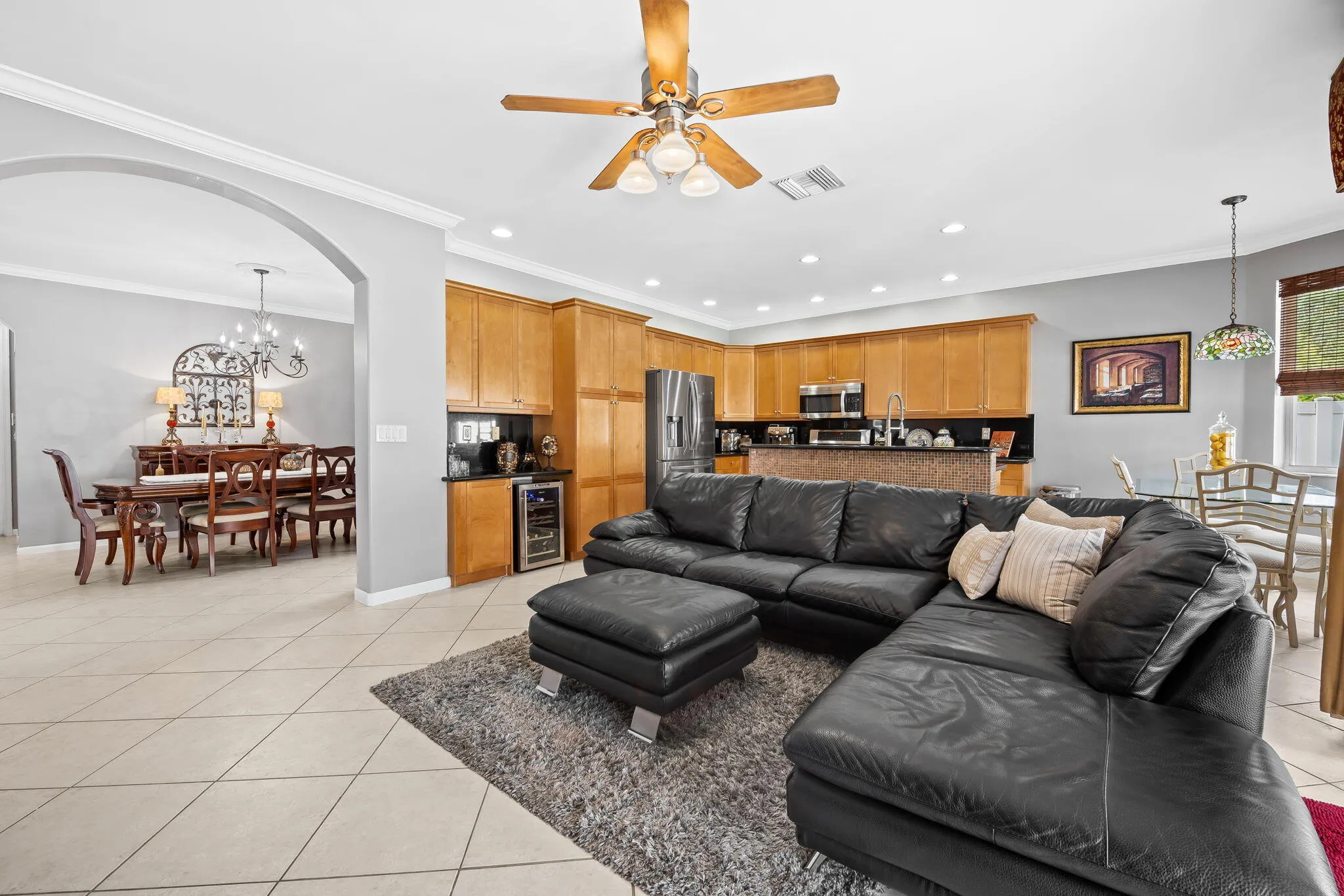Living & Kitchen 2