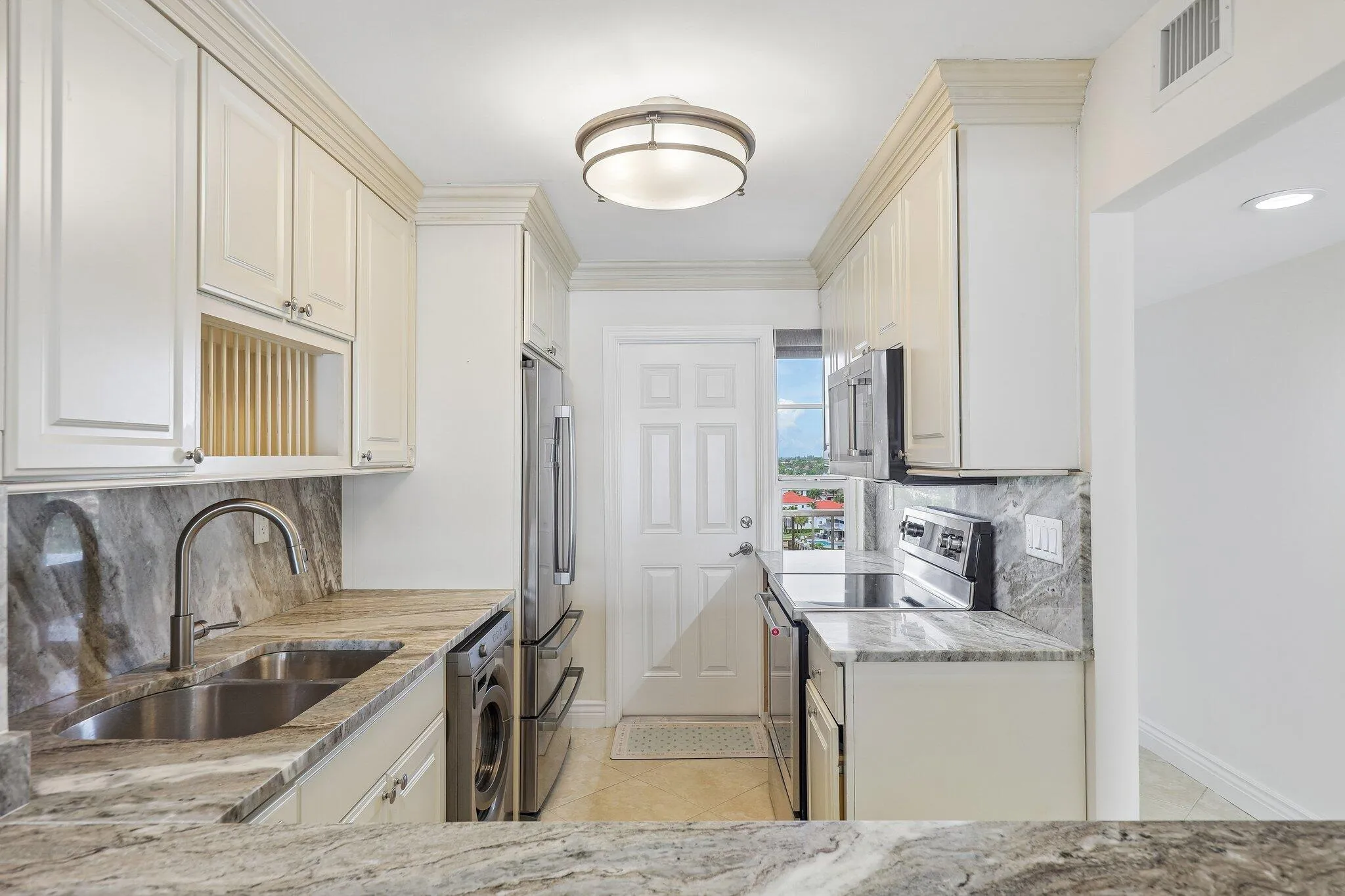 12-web-or-mls-Hillsboro Mile 607-S0109-0