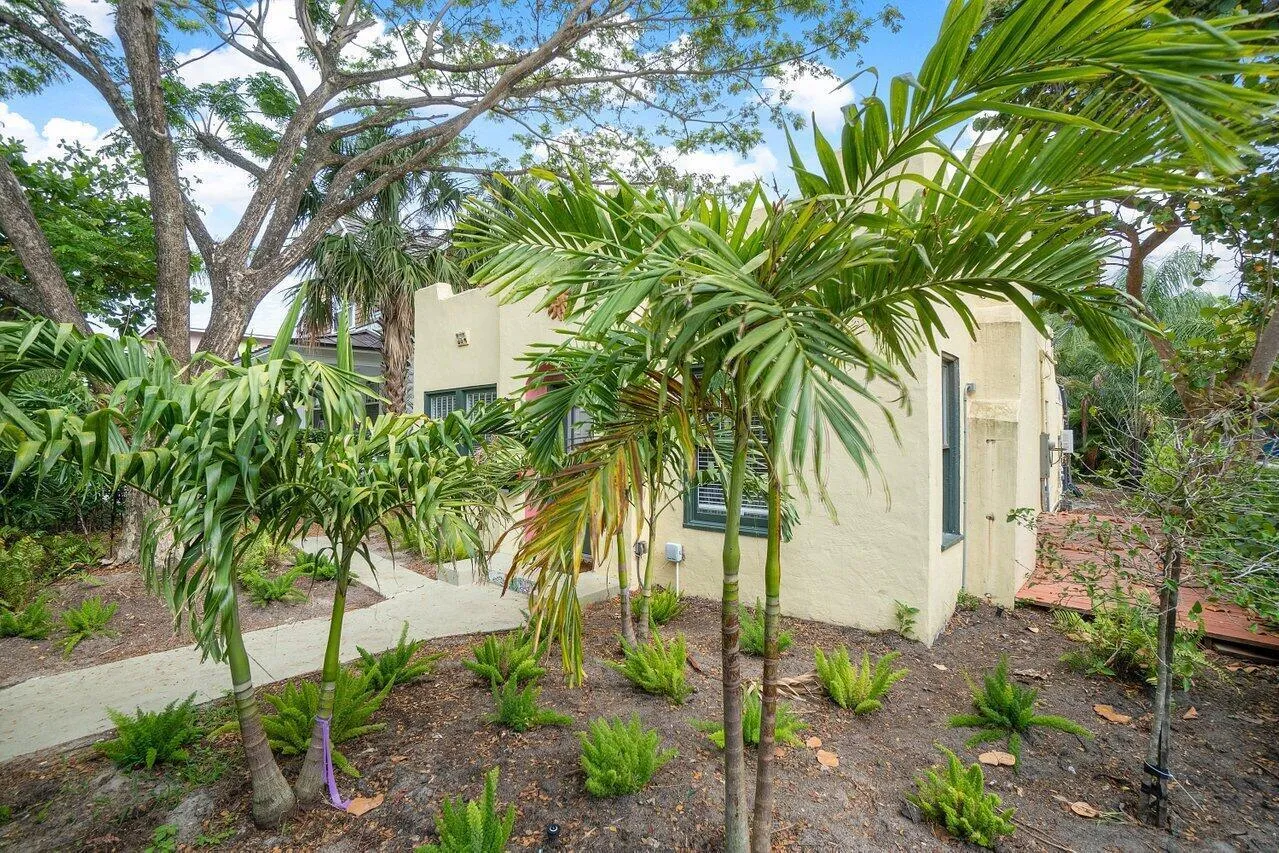 027-726NStreet-WestPalmBeach-FL-33401-SM