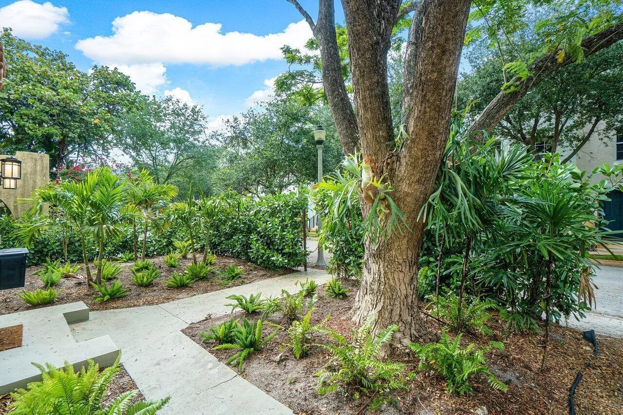 028-726NStreet-WestPalmBeach-FL-33401-SM