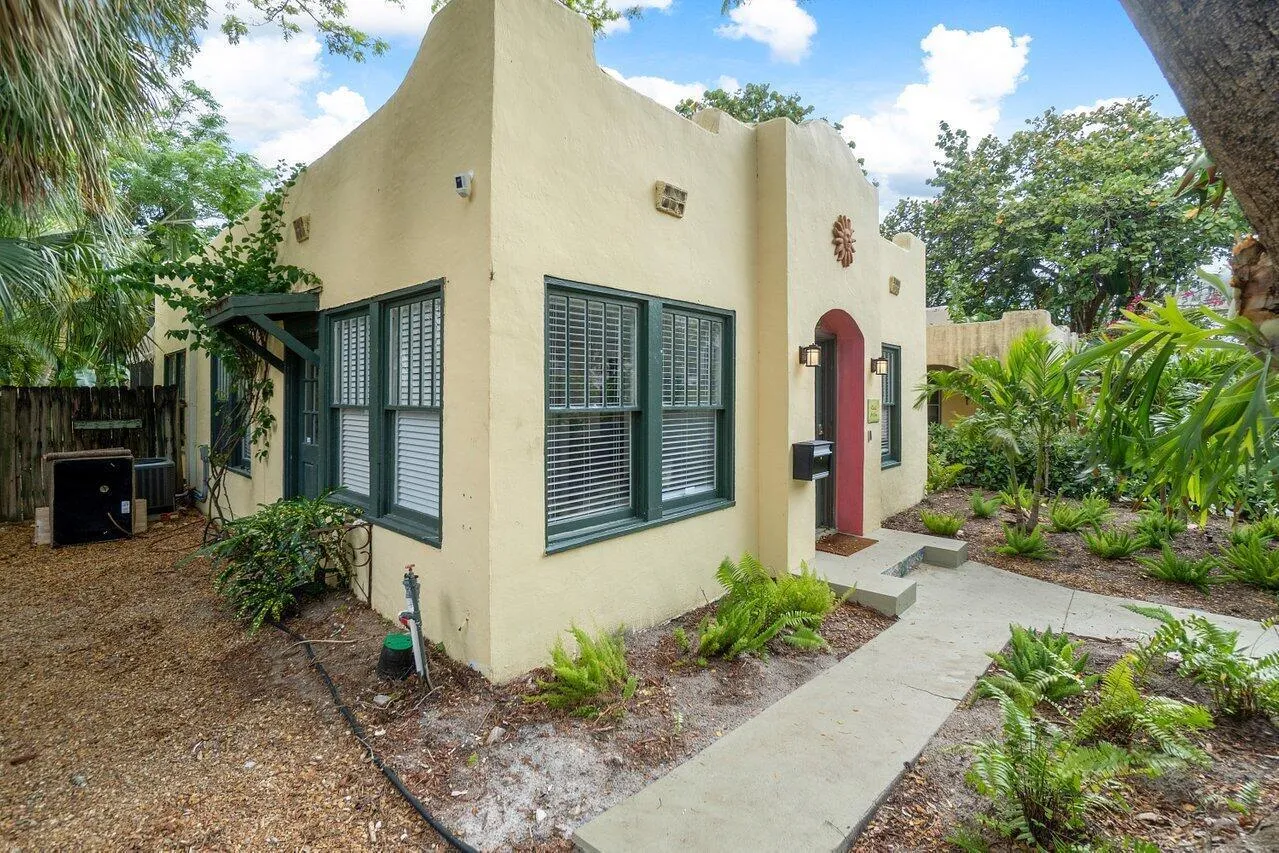 026-726NStreet-WestPalmBeach-FL-33401-SM