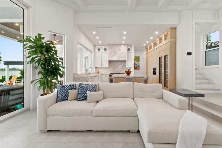 Living Room/Kitchen
